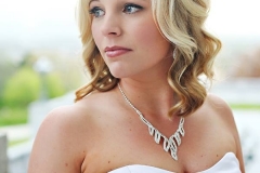 1_Betsys-down-and-curly-brial-hair-and-neutral-brown-eye-with-pinky-nude-lip-bridal-makeup